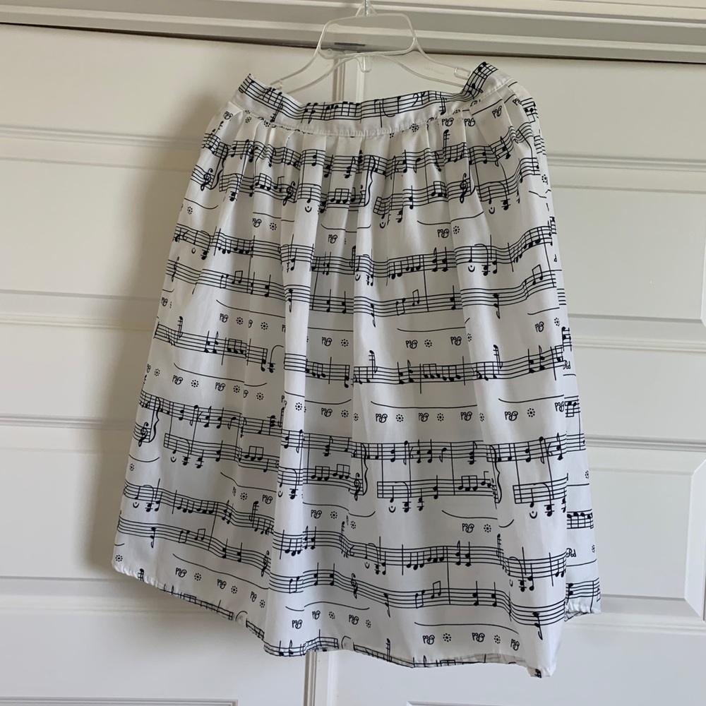 Music print skirt